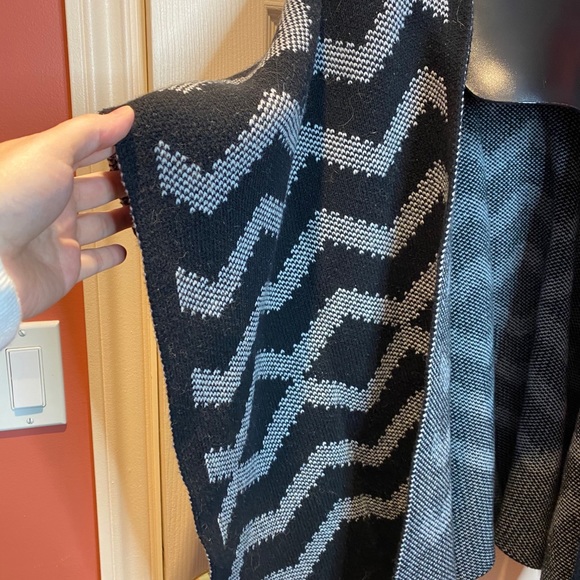 Original by Nicole Miller Cape EUC - Picture 3 of 5